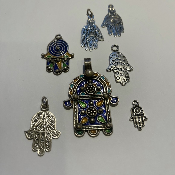 SMALL SILVER KHAMSA NECKLACE - Picture 4 of 4